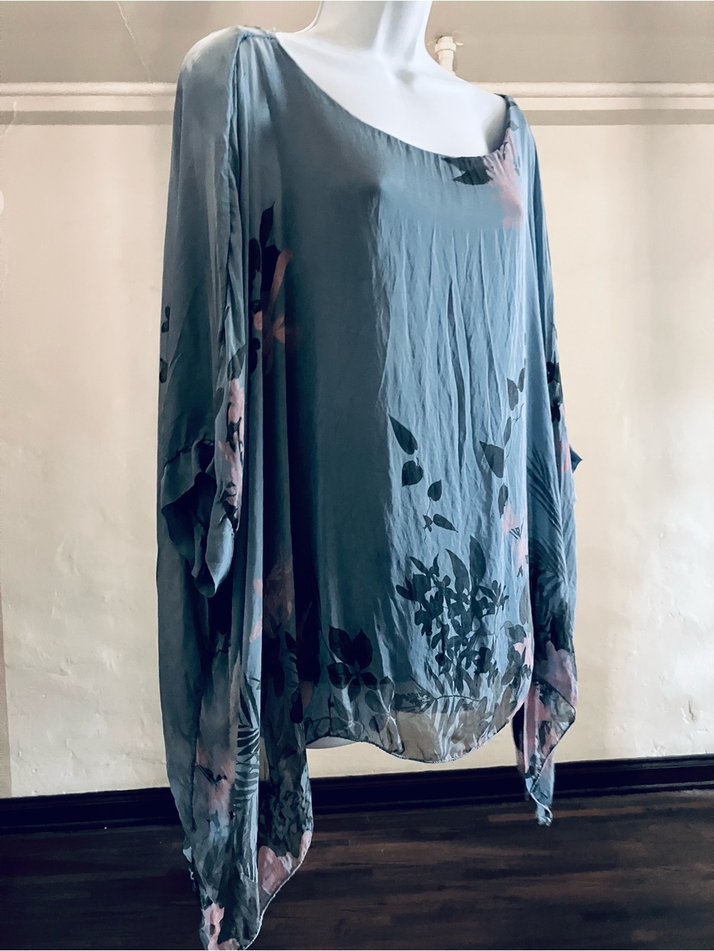 Bella Amore Made In Italy Silky Flutter Blouse M